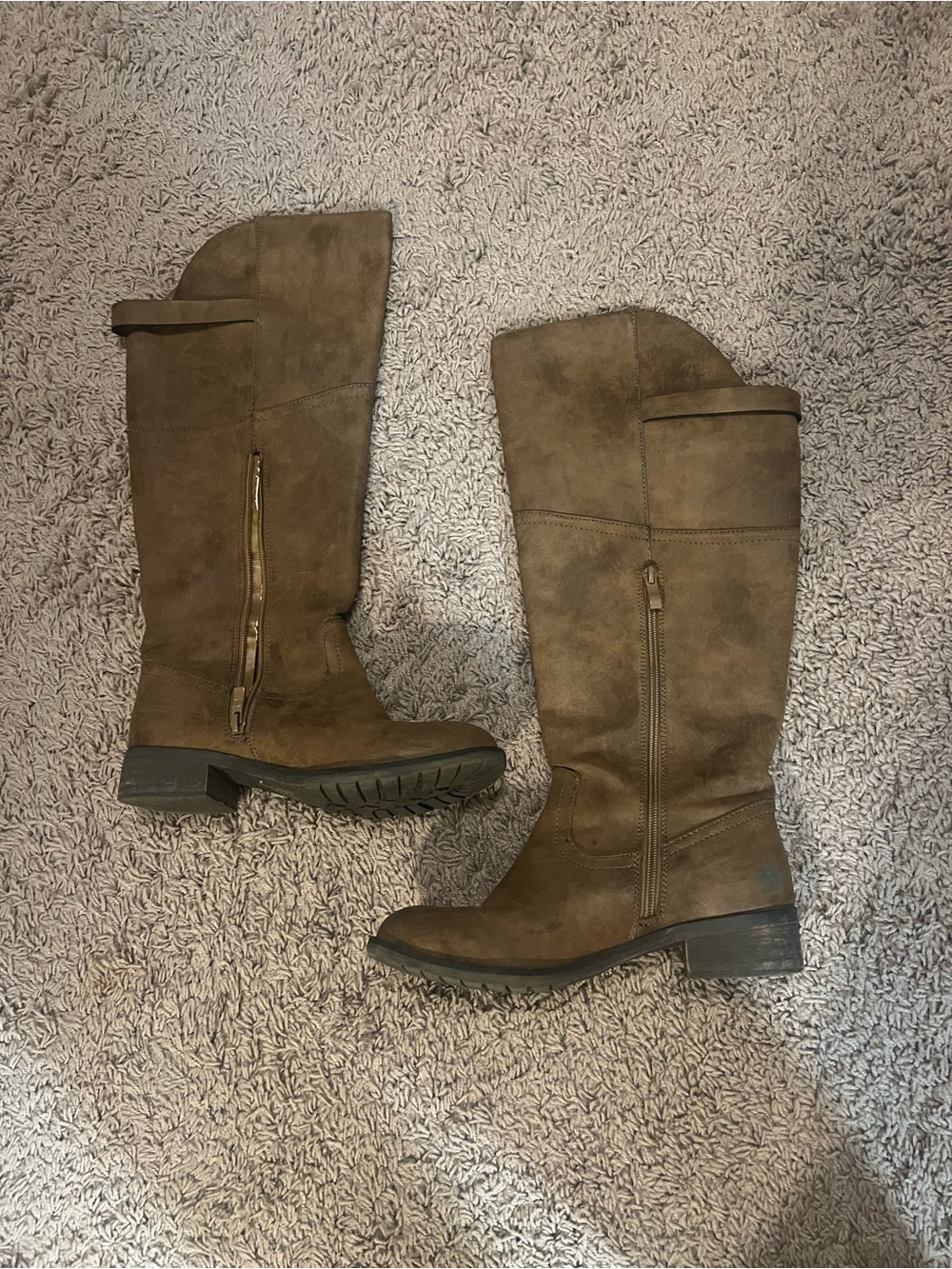 Knee high ADORABLE fall boots !!